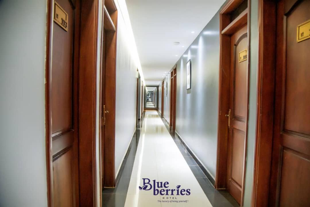 Blue Berries Hotel Ентеббе Екстер'єр фото