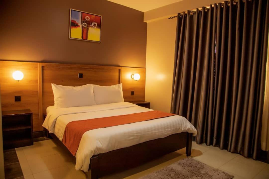 Blue Berries Hotel Ентеббе Екстер'єр фото