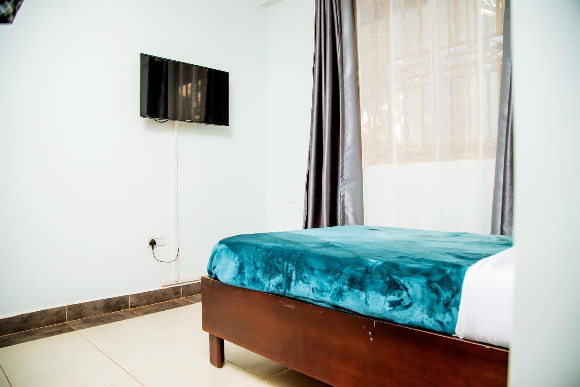 Blue Berries Hotel Ентеббе Екстер'єр фото