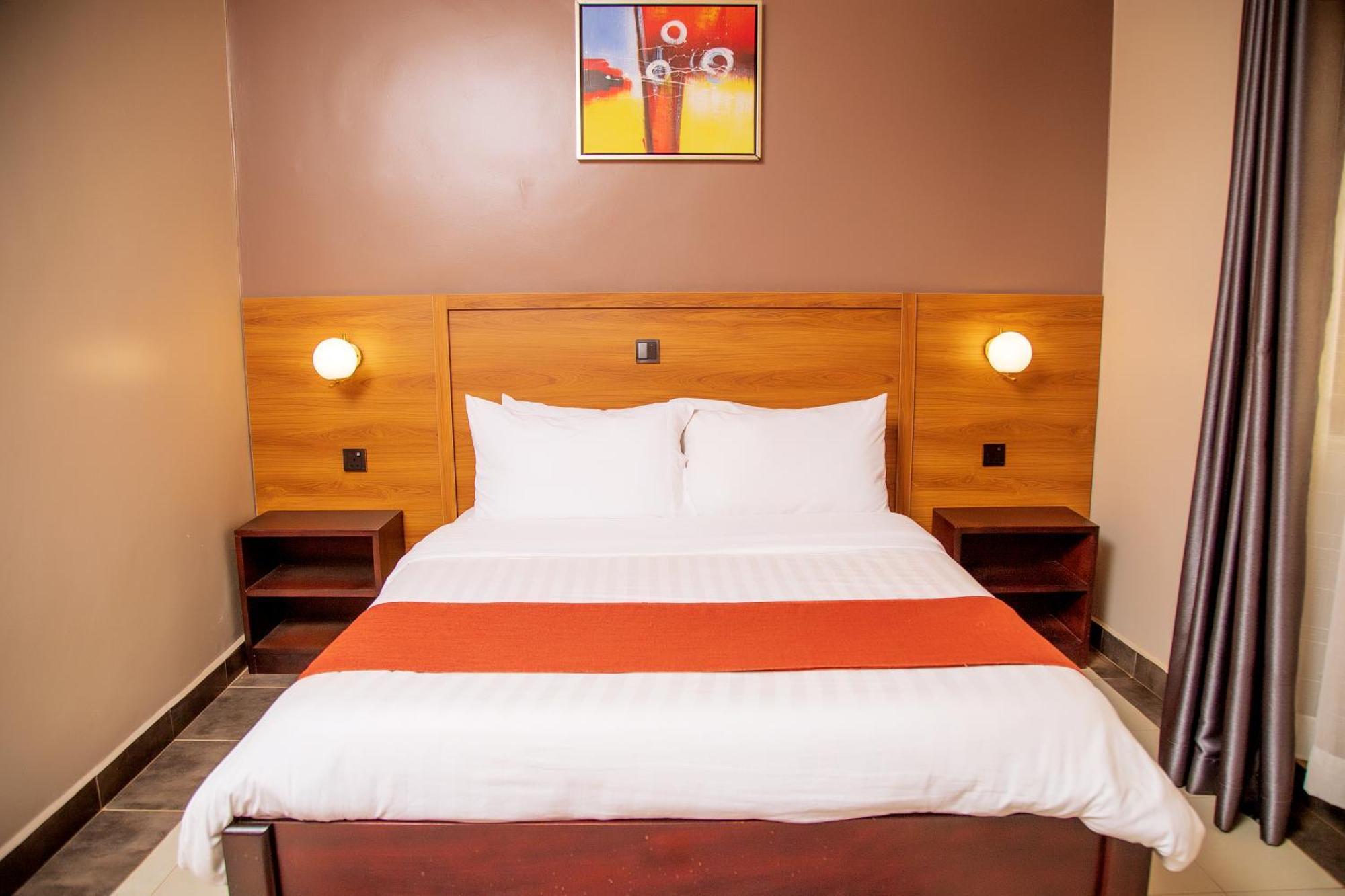 Blue Berries Hotel Ентеббе Екстер'єр фото