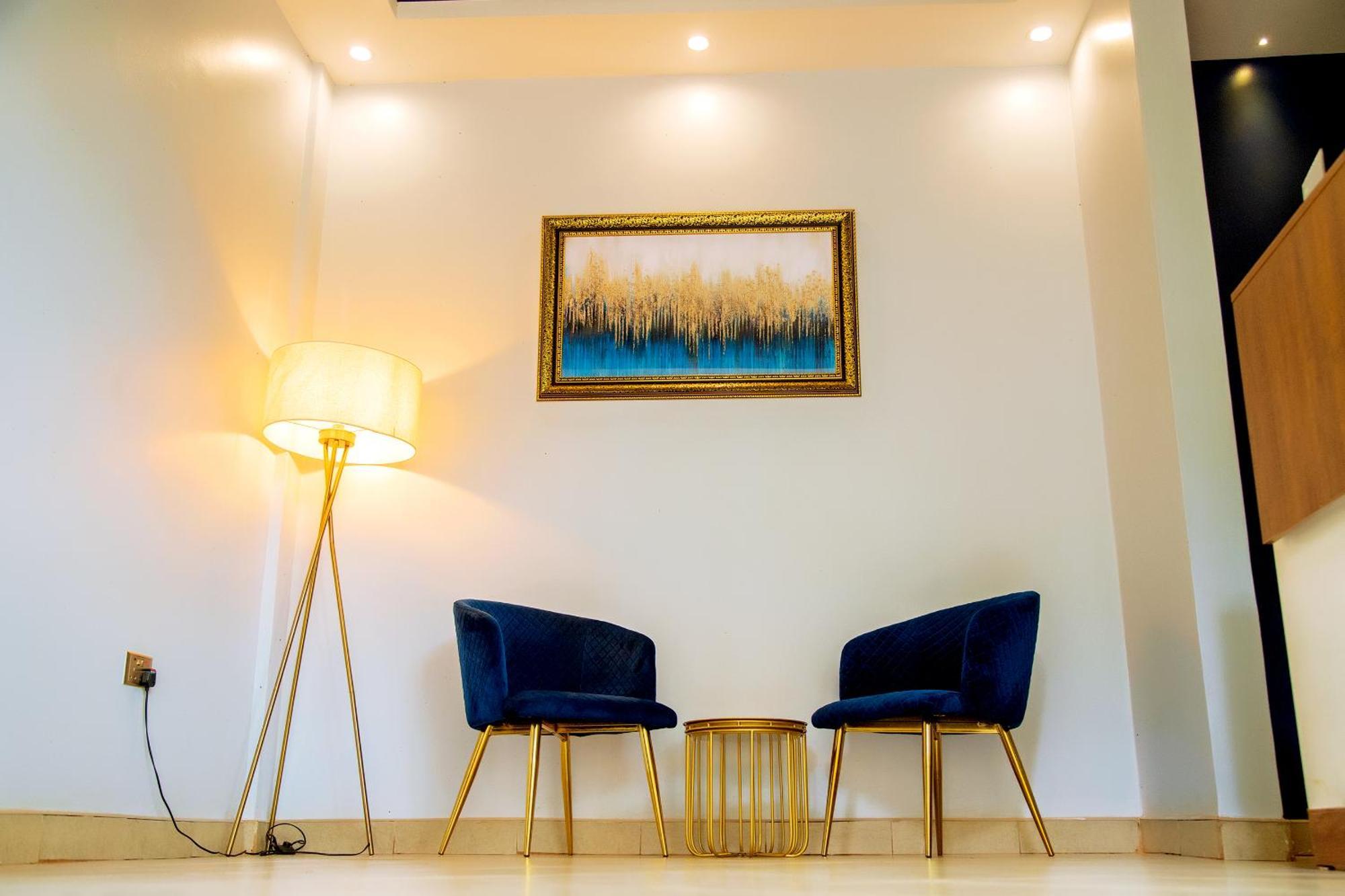 Blue Berries Hotel Ентеббе Екстер'єр фото