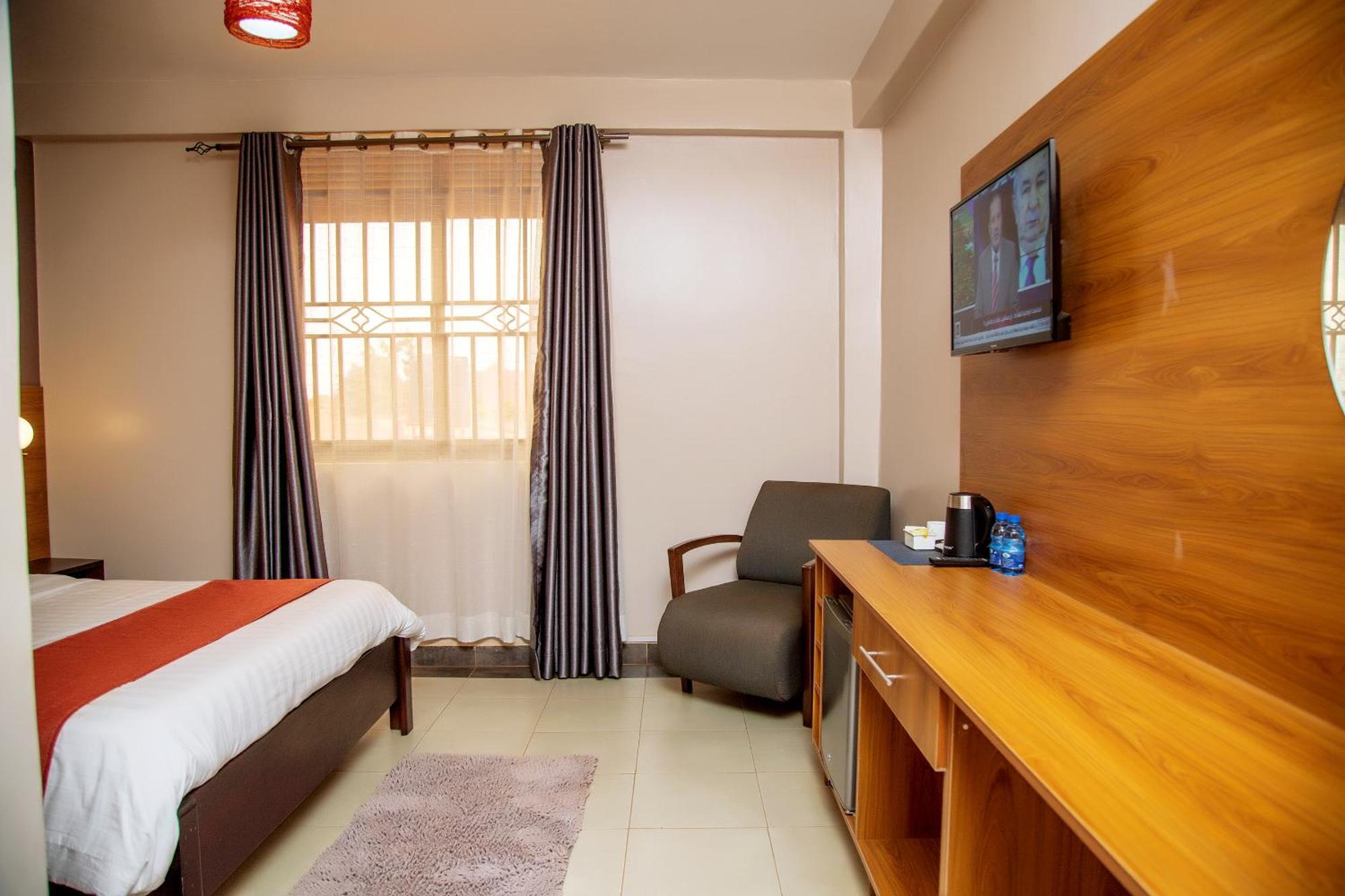 Blue Berries Hotel Ентеббе Екстер'єр фото