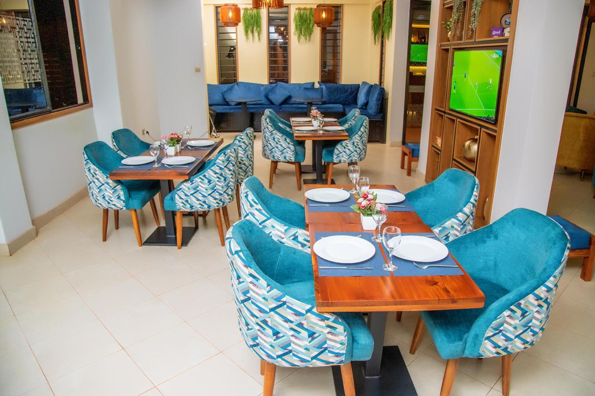 Blue Berries Hotel Ентеббе Екстер'єр фото