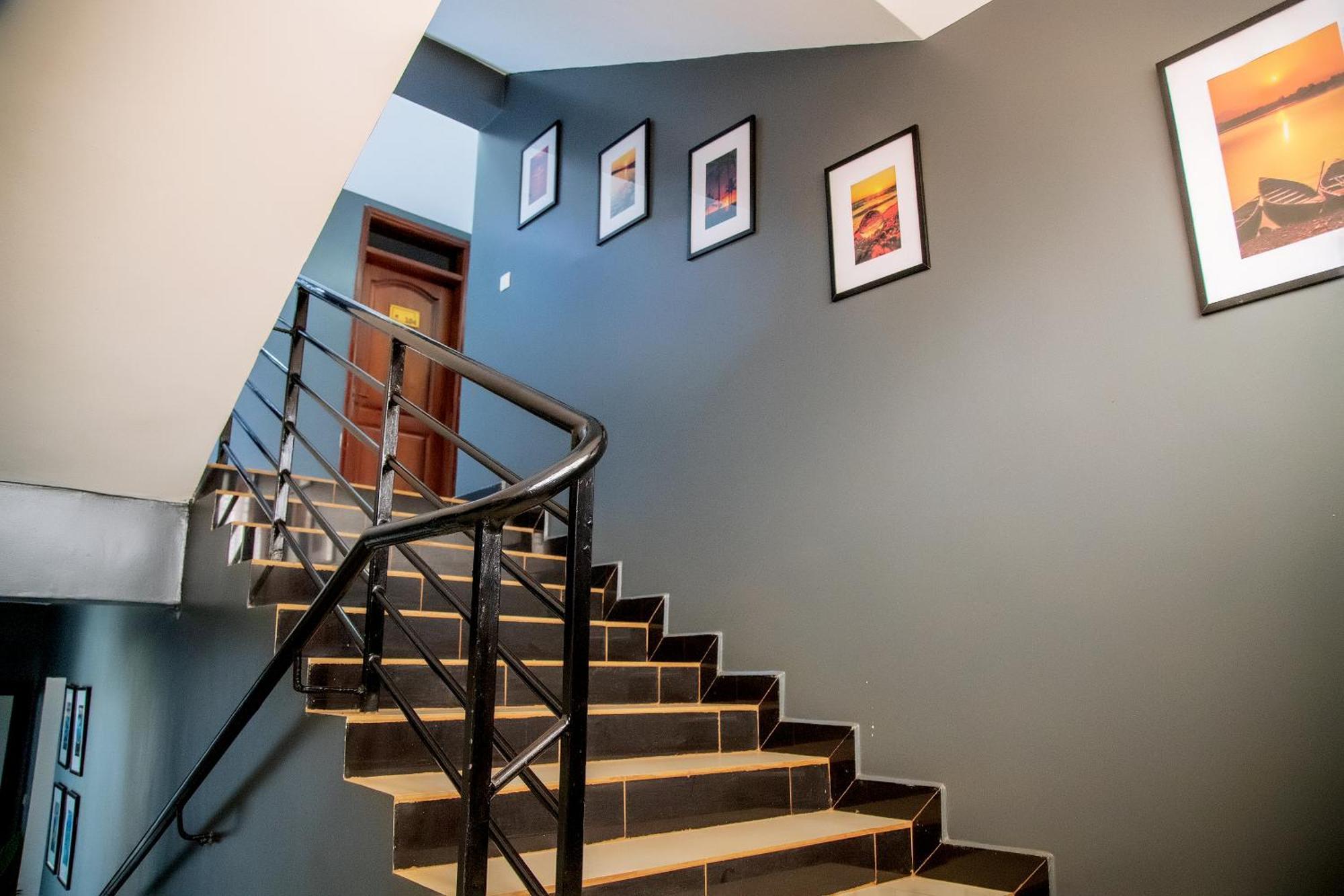 Blue Berries Hotel Ентеббе Екстер'єр фото
