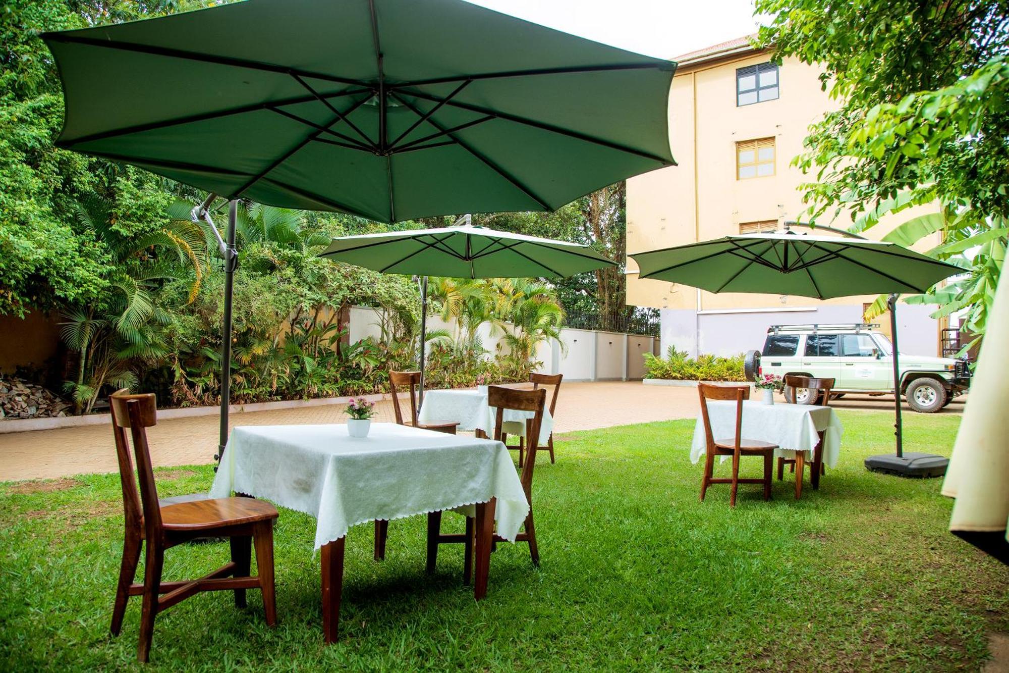 Blue Berries Hotel Ентеббе Екстер'єр фото