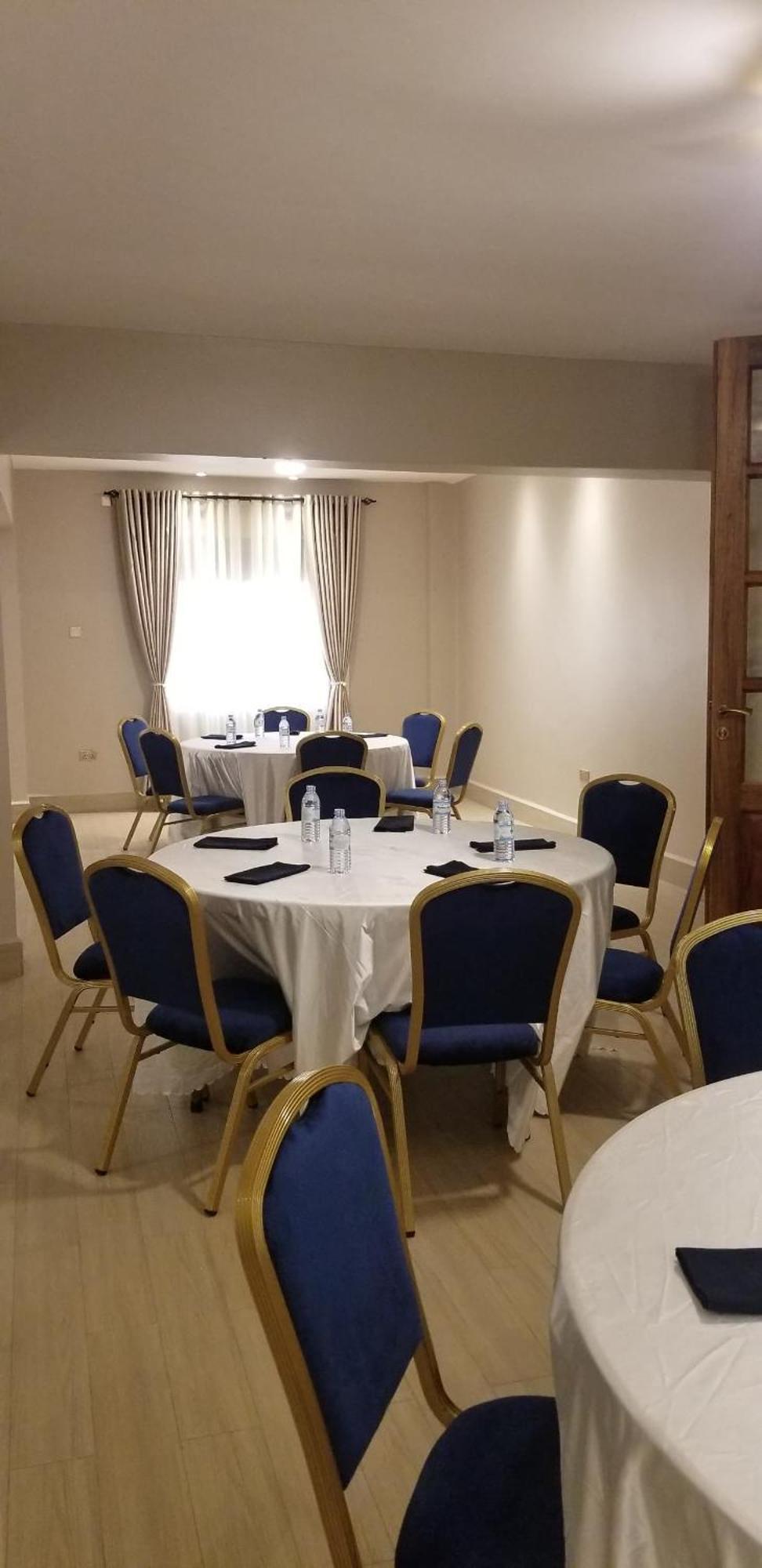 Blue Berries Hotel Ентеббе Екстер'єр фото